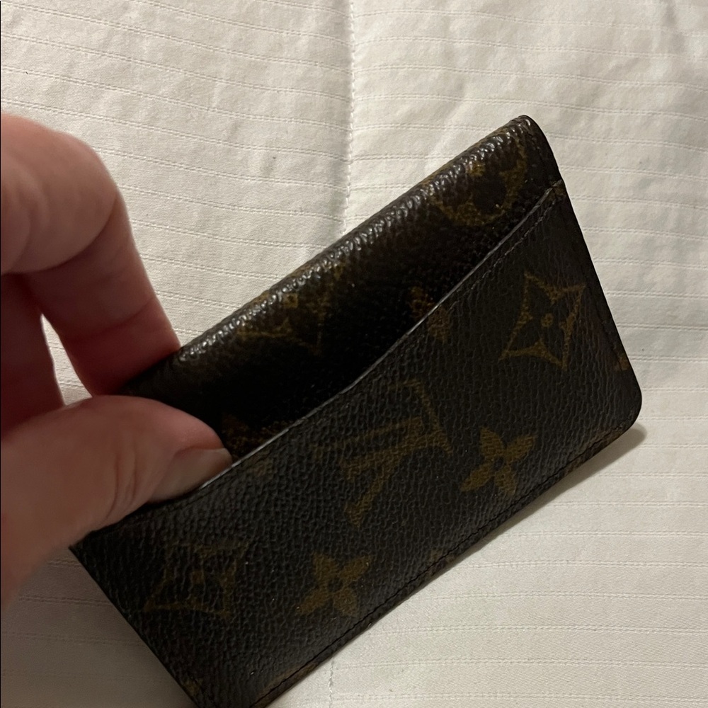 Louis Vuitton Brown and Gold Monogram Card Holder can be for unisex. - Picture 2 of 4